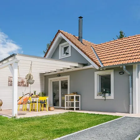 Holiday home Dandelion Vendeghazak *