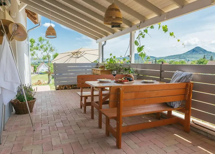 Dandelion Vendeghazak Kisapati