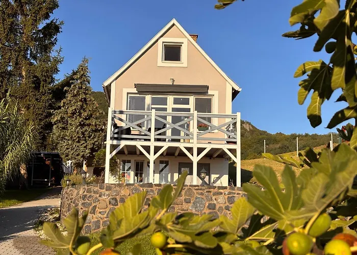 Dandelion Vendeghazak בית נופש *